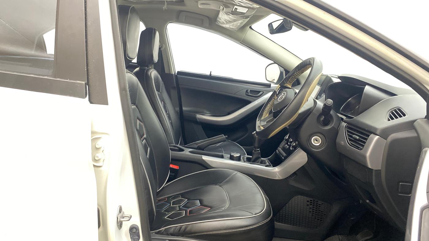 2023 Tata NEXON XM SUNROOF PETROL, Petrol, Manual, 37,031 km, Right Side Front Door Cabin
