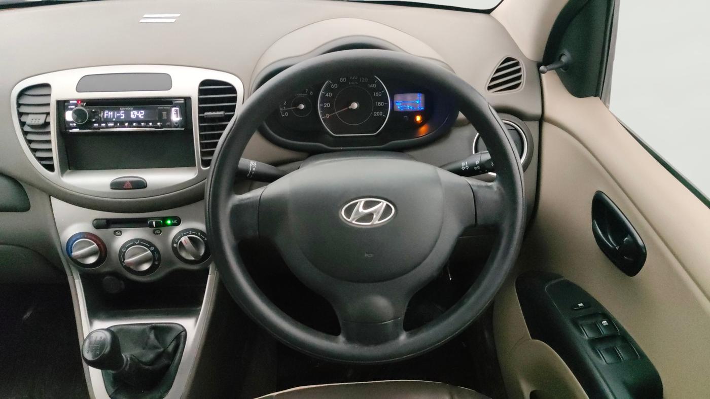 2016 Hyundai i10 MAGNA 1.1, Petrol, Manual, 40,732 km, Steering Wheel Close Up