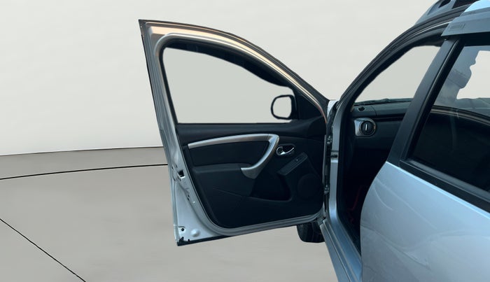 2021 Renault Duster RXZ 1.5 PETROL MT, Petrol, Manual, 75,397 km, LHS Front Door