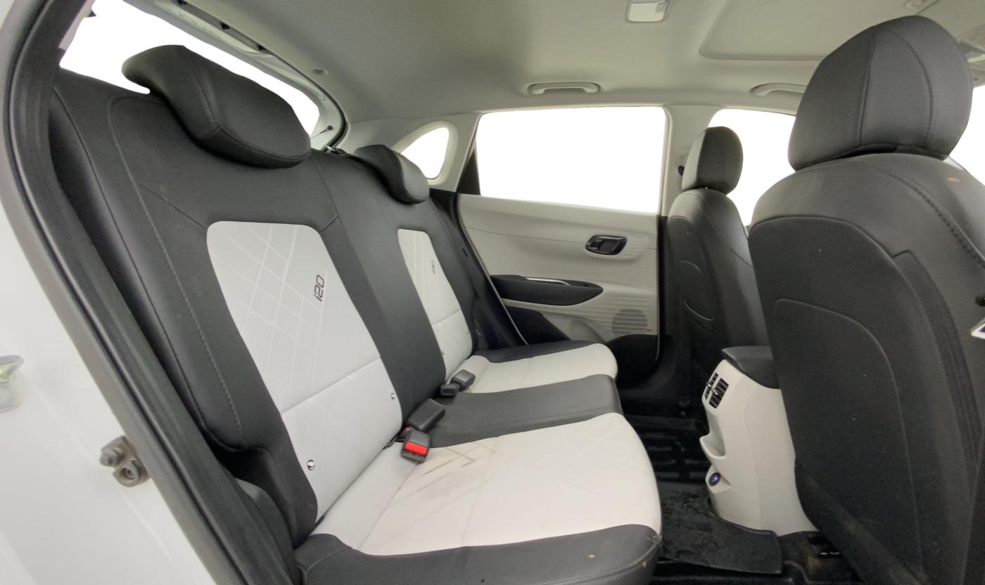 2025 Hyundai NEW I20 ASTA (O) 1.2 IVT, Petrol, Automatic, 16,681 km, Right Side Rear Door Cabin