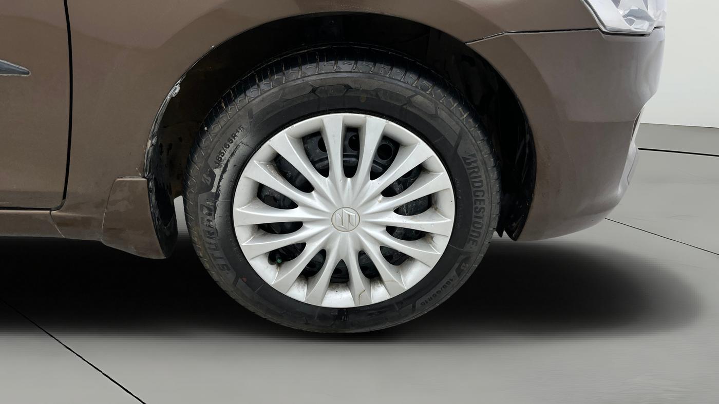 2016 Maruti Ciaz VXI+, Petrol, Manual, 61,684 km, Right Front Wheel