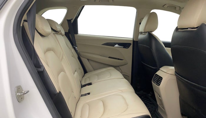 2021 MG HECTOR SHARP 1.5 PETROL CVT, Petrol, Automatic, 1,35,187 km, Right Side Rear Door Cabin