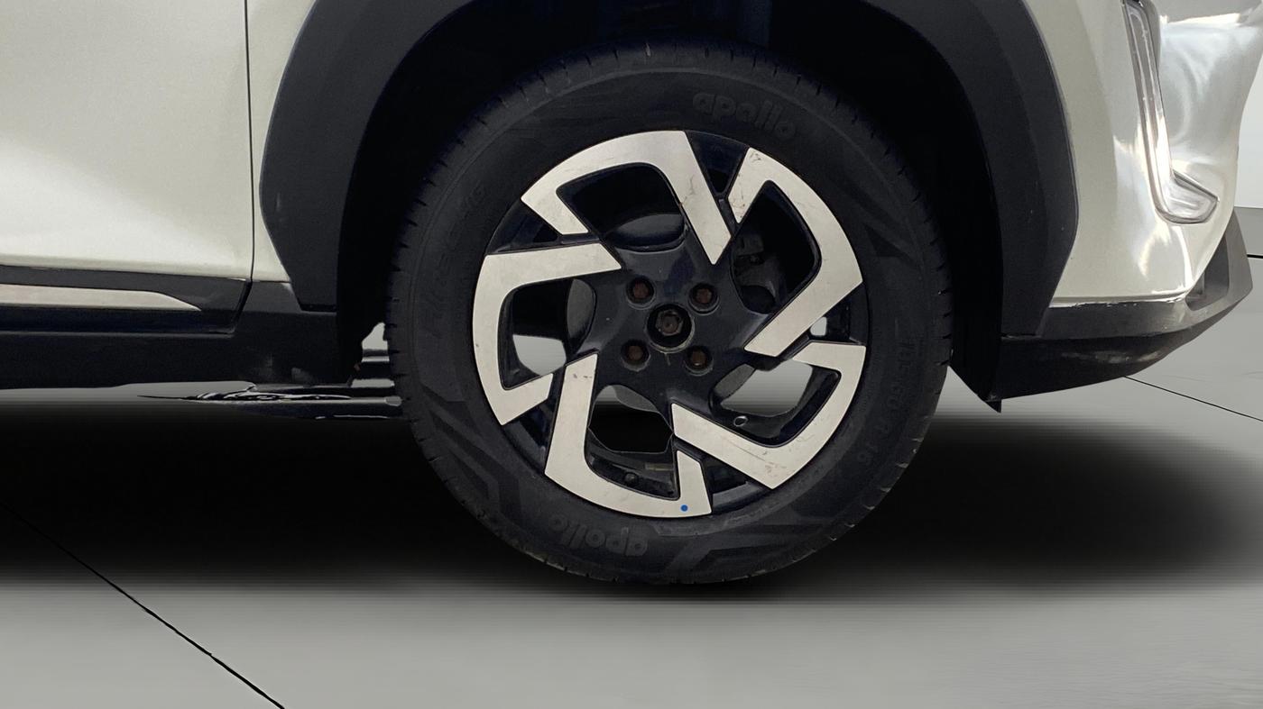 2021 Nissan MAGNITE XV TURBO CVT DUAL TONE, Petrol, Automatic, 72,369 km, Right Front Wheel