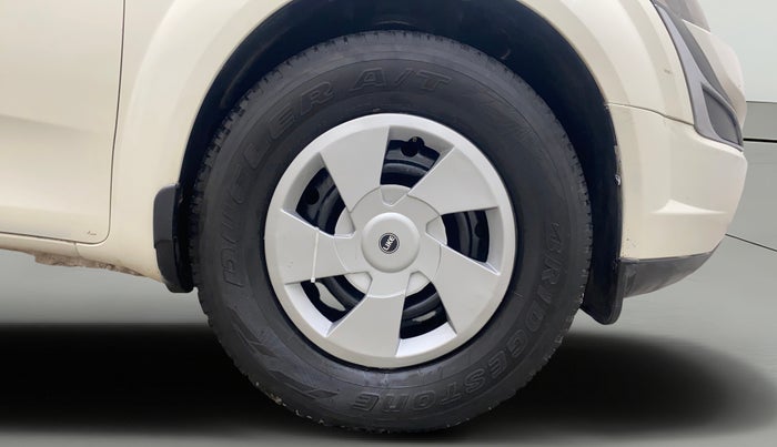 2019 Mahindra XUV500 W5, Diesel, Manual, 85,365 km, Right Front Wheel