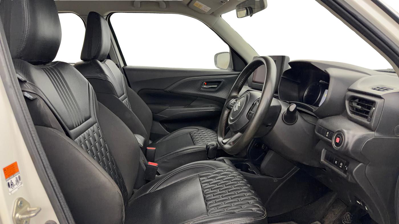 2024 Maruti Swift VXi (O) AMT, Petrol, Automatic, 31,518 km, Right Side Front Door Cabin