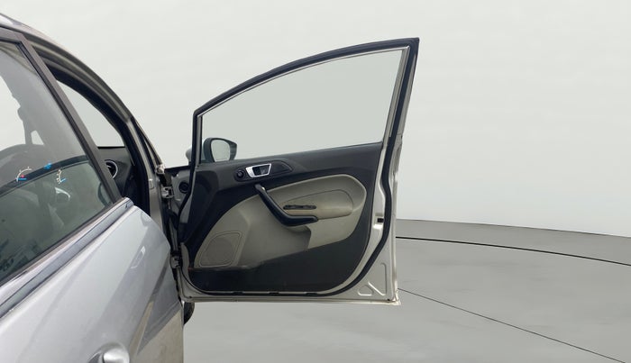 2015 Ford Fiesta TITANIUM DIESEL, Diesel, Manual, 1,35,590 km, RHS Front Door