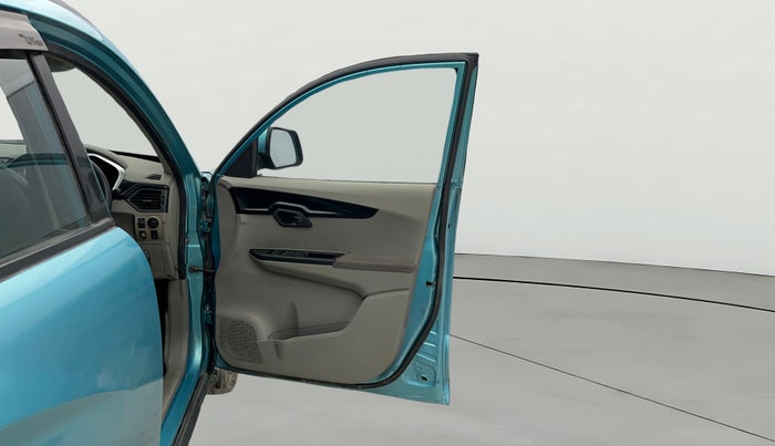 2015 Mahindra Kuv100 K8 5 STR, Petrol, Manual, 37,128 km, RHS Front Door