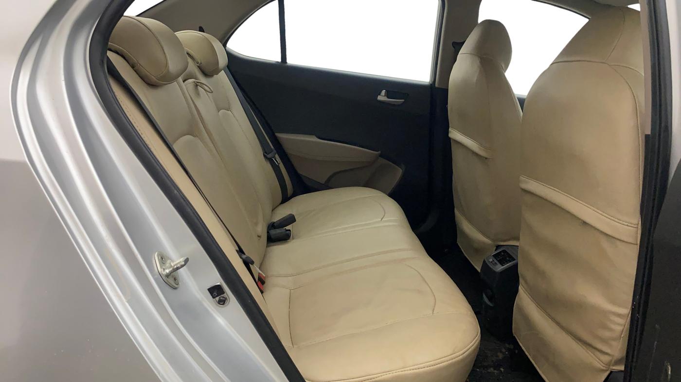 2015 Hyundai Xcent S (O) 1.2, Petrol, Manual, 74,226 km, Right Side Rear Door Cabin