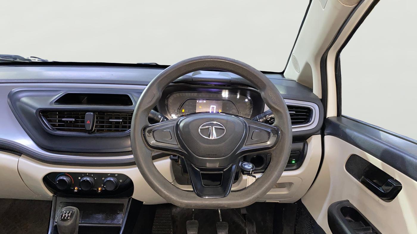 2023 Tata ALTROZ XE CNG, CNG, Manual, 65,622 km, Steering Wheel Close Up
