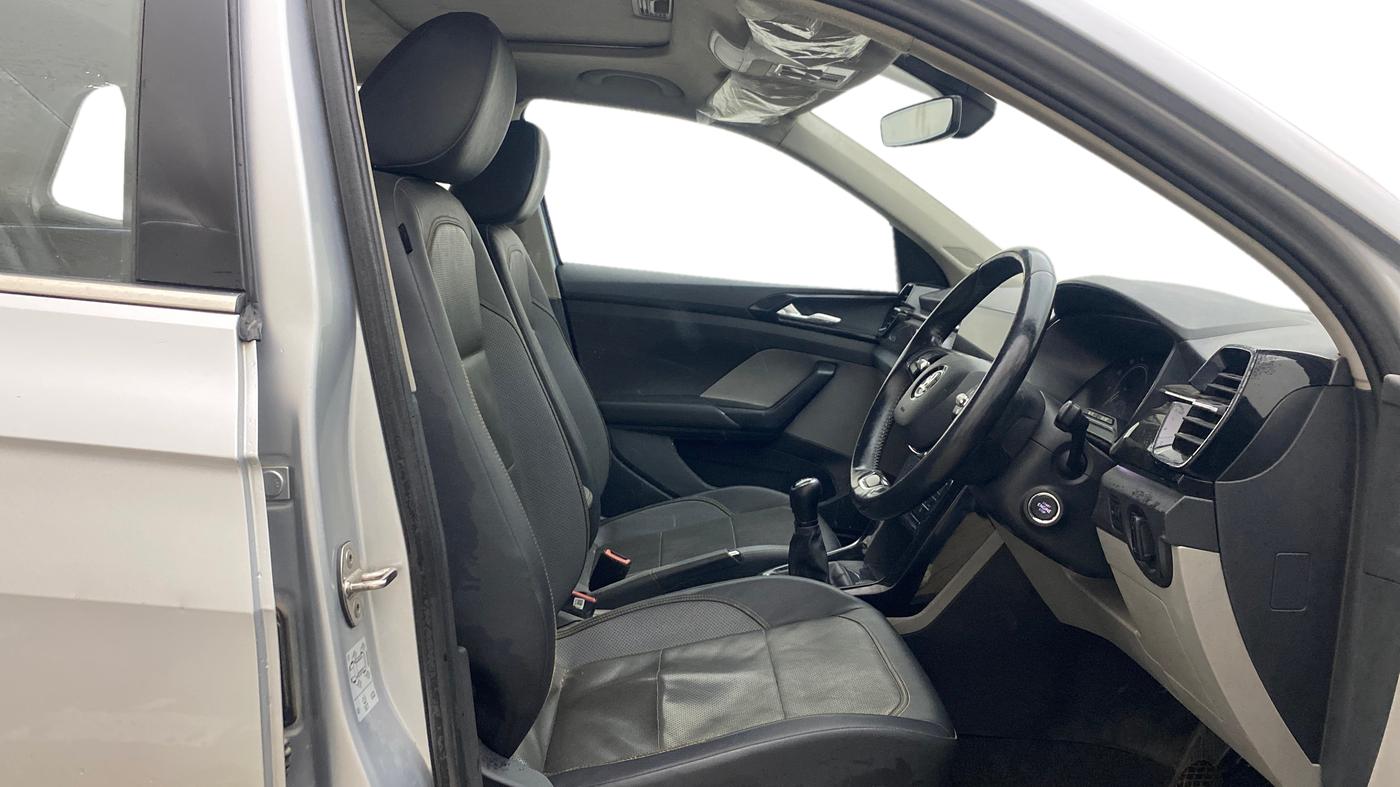 2021 Skoda KUSHAQ STYLE 1.0L TSI MT, Petrol, Manual, 1,02,904 km, Right Side Front Door Cabin