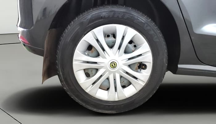 2015 Volkswagen Polo COMFORTLINE 1.5L, Diesel, Manual, 1,30,121 km, Right Rear Wheel