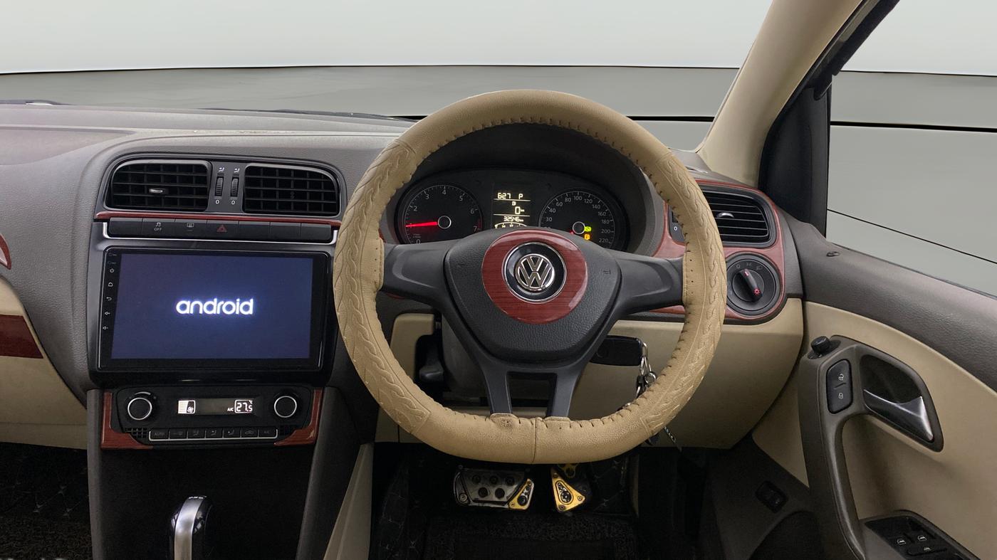 2014 Volkswagen Vento HIGHLINE PETROL AT, Petrol, Automatic, 32,543 km, Steering Wheel Close Up