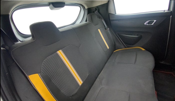 2022 Renault Kwid CLIMBER MT 1.0, Petrol, Manual, 21,549 km, Right Side Rear Door Cabin