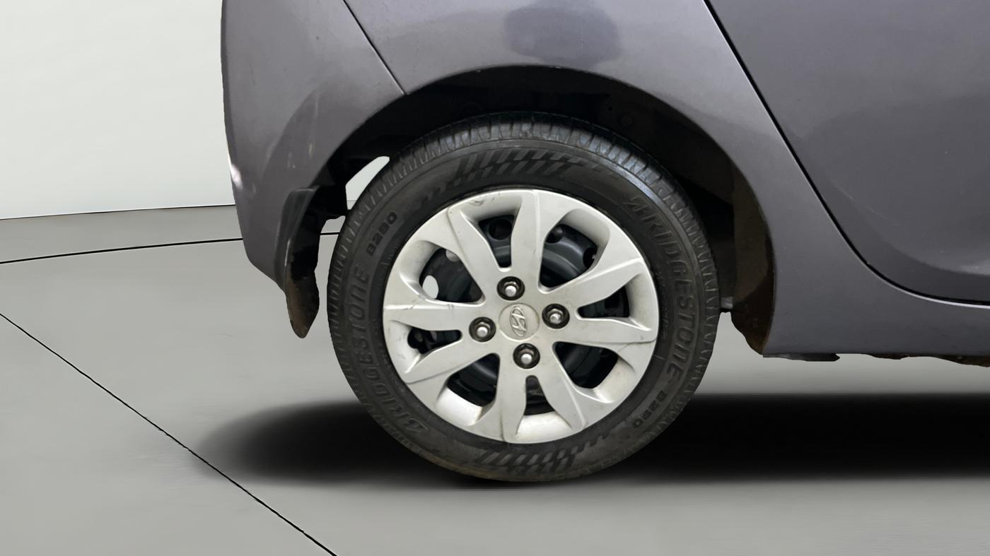 2014 Hyundai Eon SPORTZ, Petrol, Manual, 57,237 km, Right Rear Wheel