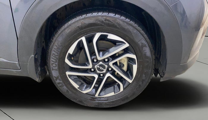 2023 KIA CARENS LUXURY PLUS 1.5 IMT PETROL, Petrol, Manual, 32,480 km, Right Front Wheel