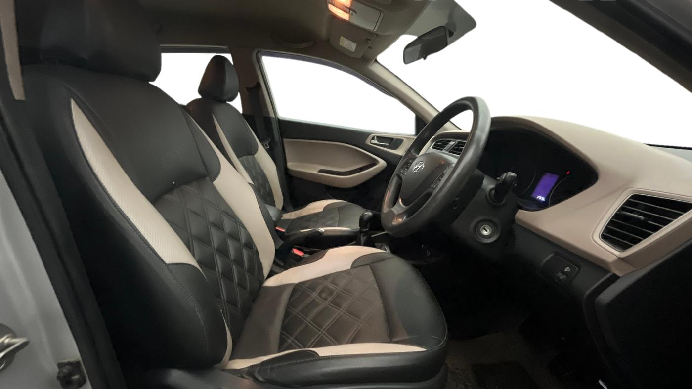 2018 Hyundai Elite i20 ASTA 1.2, Petrol, Manual, 27,530 km, Right Side Front Door Cabin