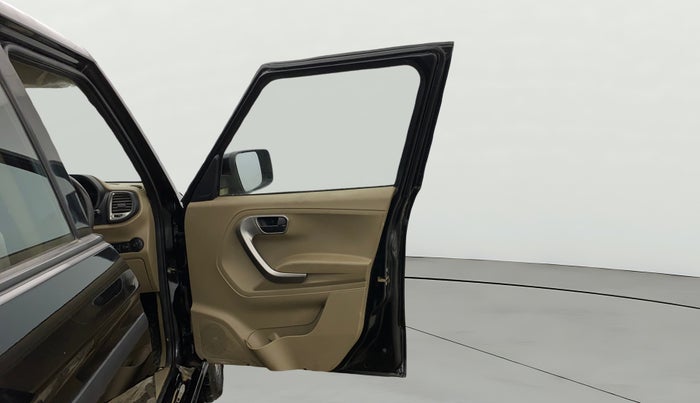 2023 Mahindra BOLERO NEO N10 R, Diesel, Manual, 98,063 km, RHS Front Door