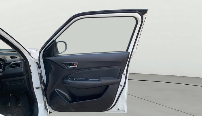 2020 Maruti Swift VXI, Petrol, Manual, 1,37,620 km, RHS Front Door