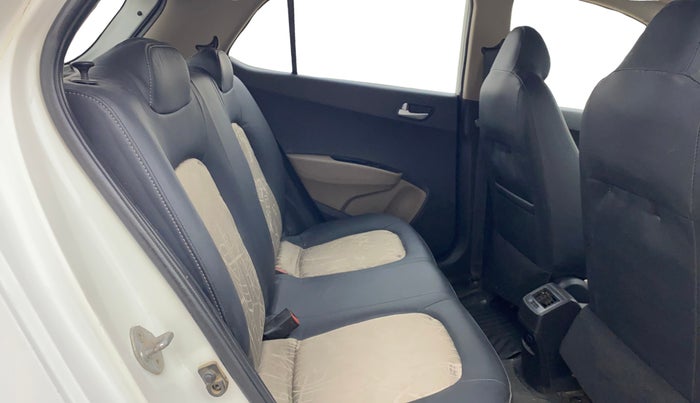 2017 Hyundai Grand i10 SPORTZ 1.2 KAPPA VTVT, Petrol, Manual, 1,04,654 km, Right Side Rear Door Cabin