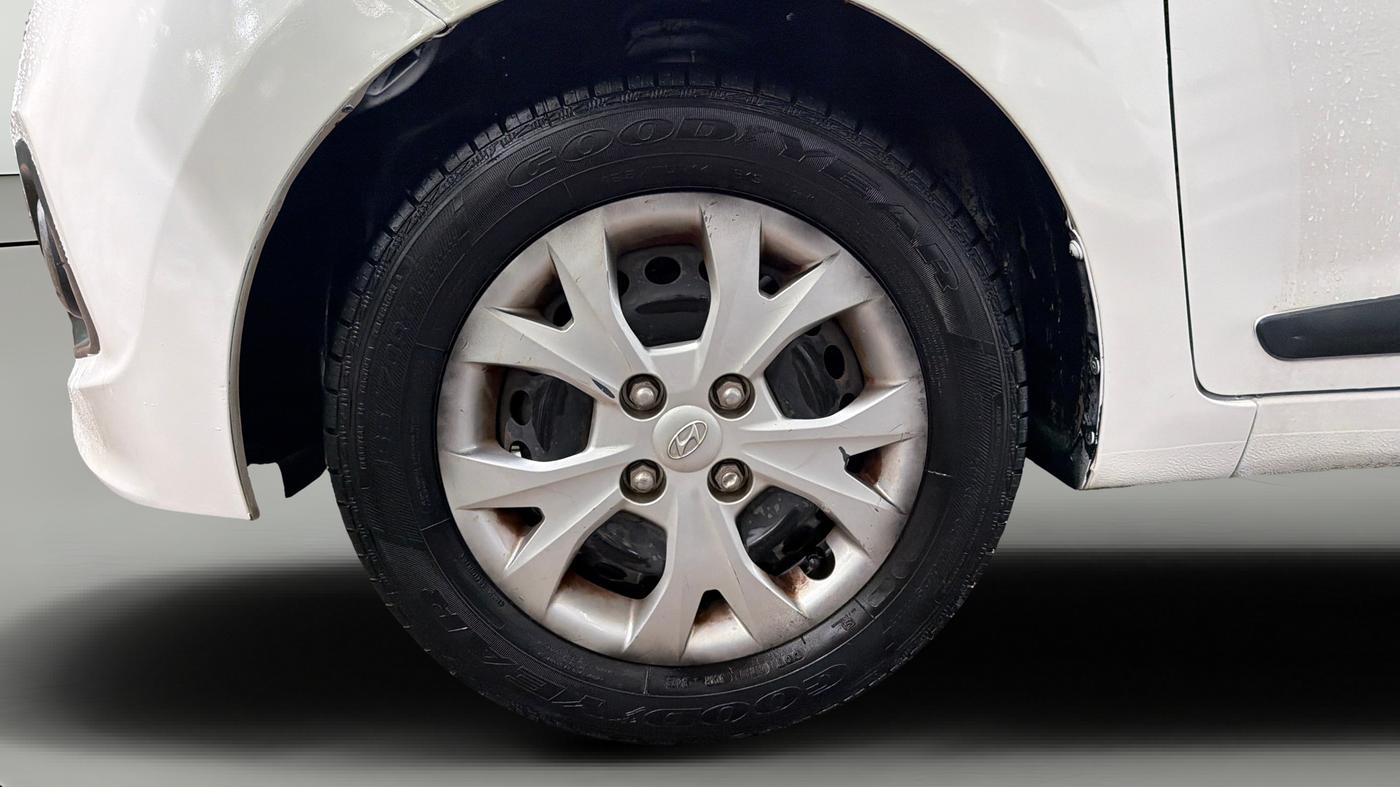 2015 Hyundai Grand i10 SPORTZ 1.2 KAPPA VTVT, Petrol, Manual, 58,650 km, Left Front Wheel