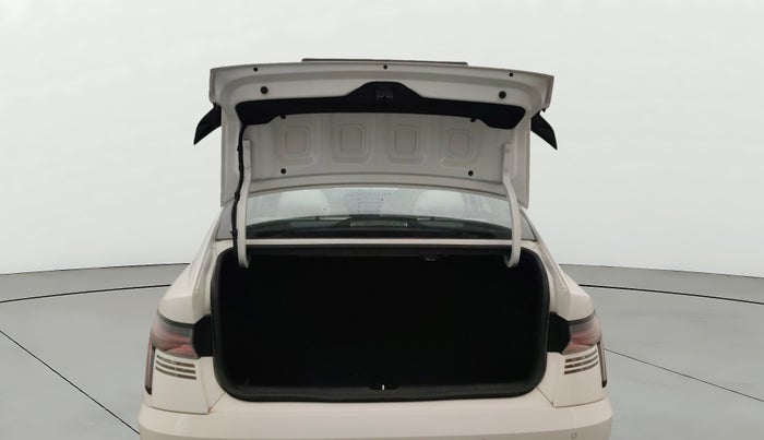 2025 Hyundai Verna SX(O) 1.5 MPI IVT , Petrol, Automatic, 1,398 km, Boot Door Open