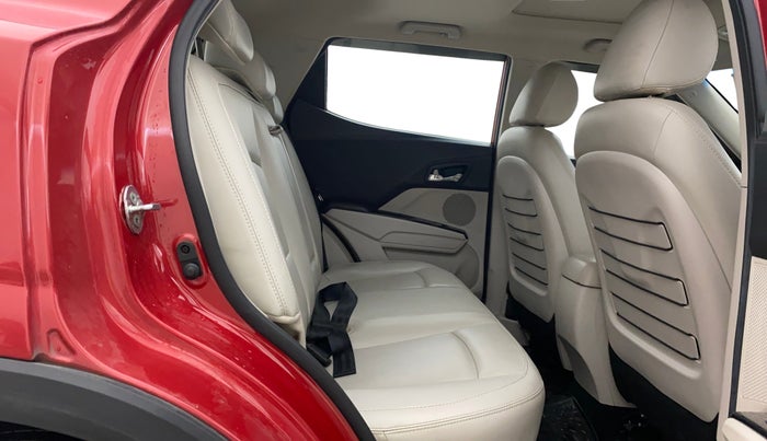 2021 Mahindra XUV300 W8 (O) 1.5 DIESEL AMT, Diesel, Automatic, 75,875 km, Right Side Rear Door Cabin