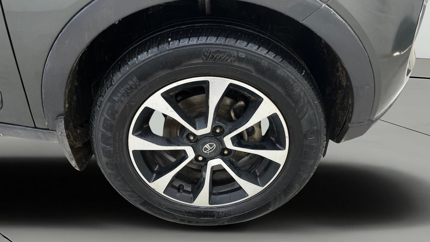 2021 Tata NEXON XZA PLUS DIESEL, Diesel, Automatic, 75,535 km, Right Front Wheel