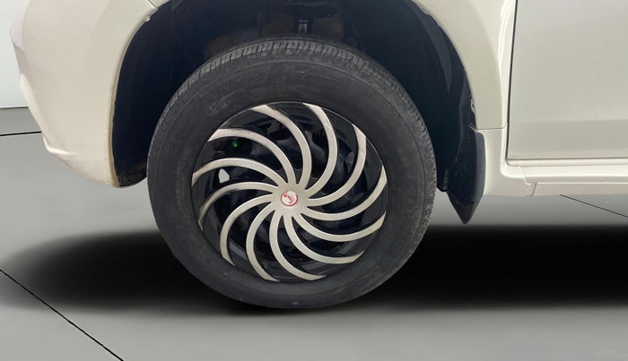 2013 Nissan Terrano XL D THP 110 PS, Diesel, Manual, 1,42,835 km, Left Front Wheel