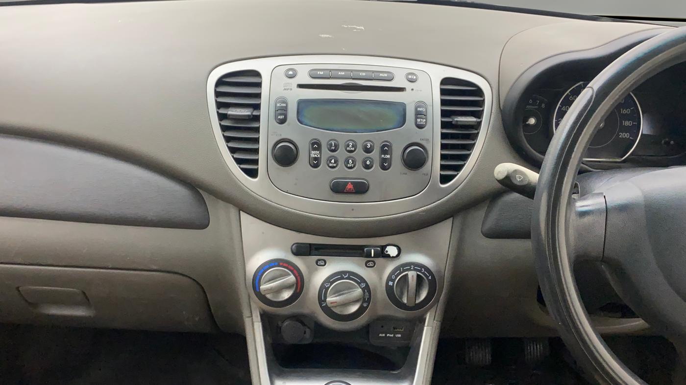 2015 Hyundai i10 SPORTZ 1.1, Petrol, Manual, 82,935 km, Air Conditioner