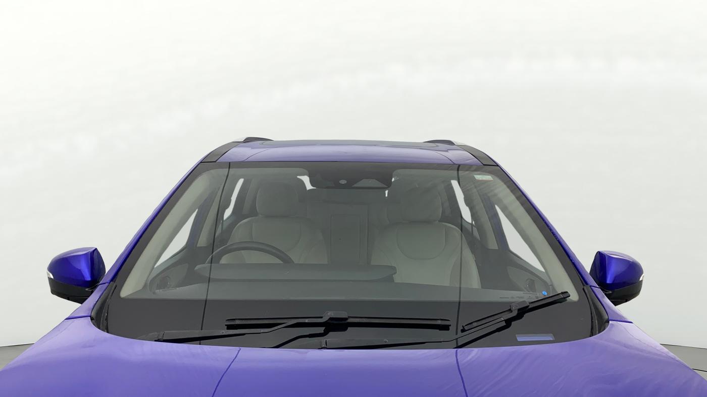2021 Mahindra XUV700 AX 7 LUXURY P AT 7 STR, Petrol, Automatic, 1,21,757 km, Front Windshield