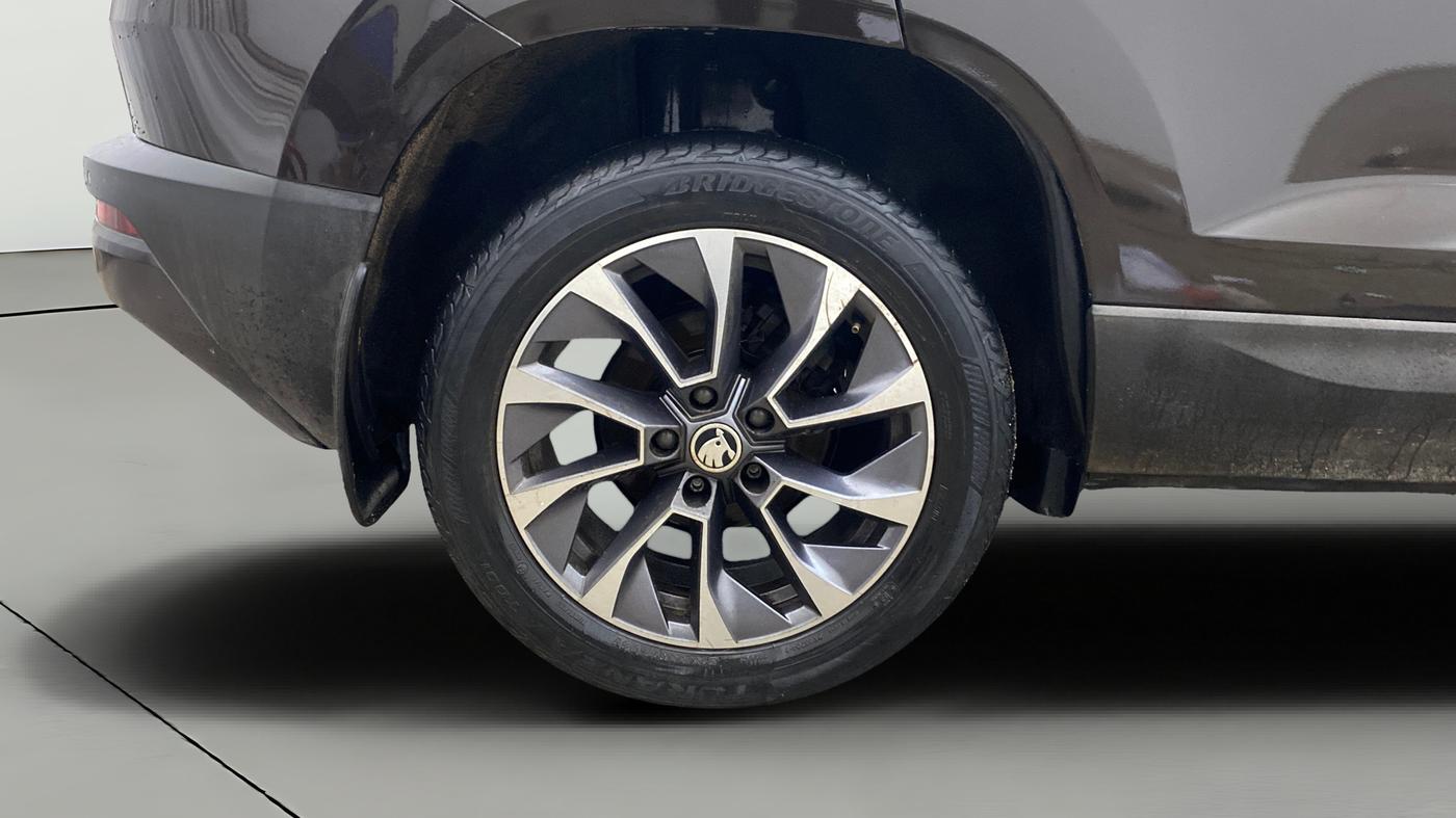 2020 Skoda Karoq STYLE 1.5 TSI AT, Petrol, Automatic, 1,10,456 km, Right Rear Wheel