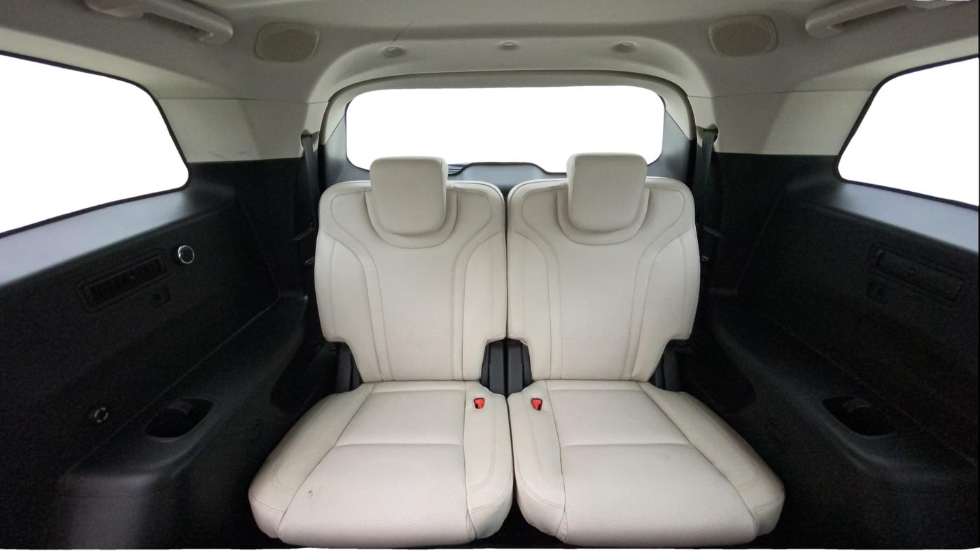 2022 Mahindra XUV700 AX 7 LUXURY P AT 7 STR, Petrol, Automatic, 63,719 km, Third Seat Row ( optional )