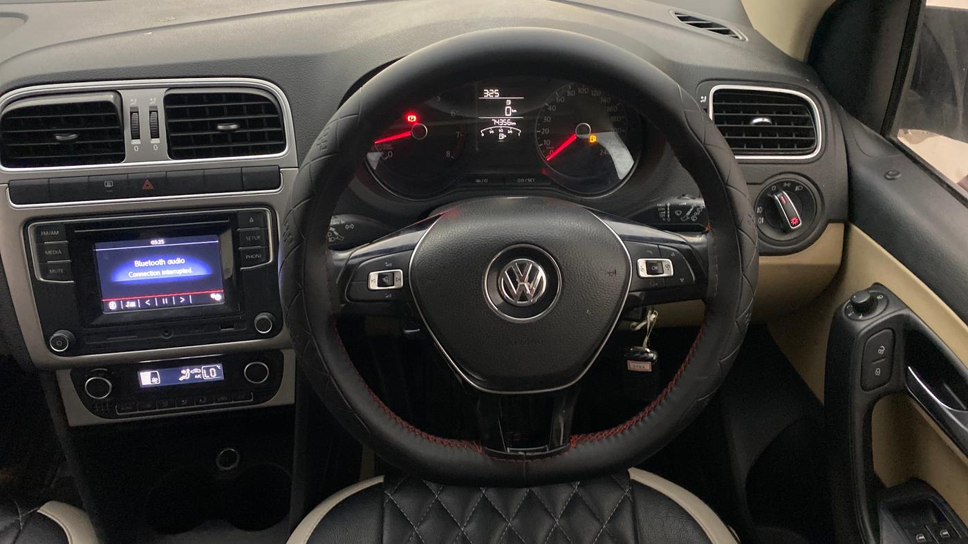 2016 Volkswagen Polo HIGHLINE1.2L, Petrol, Manual, 74,301 km, Steering Wheel Close Up