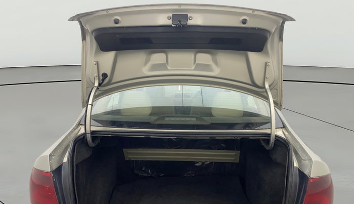 2012 Volkswagen Vento HIGHLINE DIESEL 1.6, Diesel, Manual, 1,31,890 km, Boot Door Open