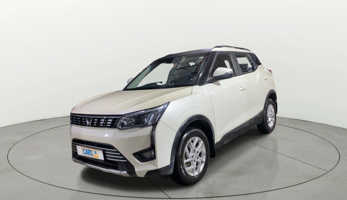 2023 Mahindra XUV300 W8 1.2 PETROL, Petrol, Manual, 22,230 km, Left Front Diagonal