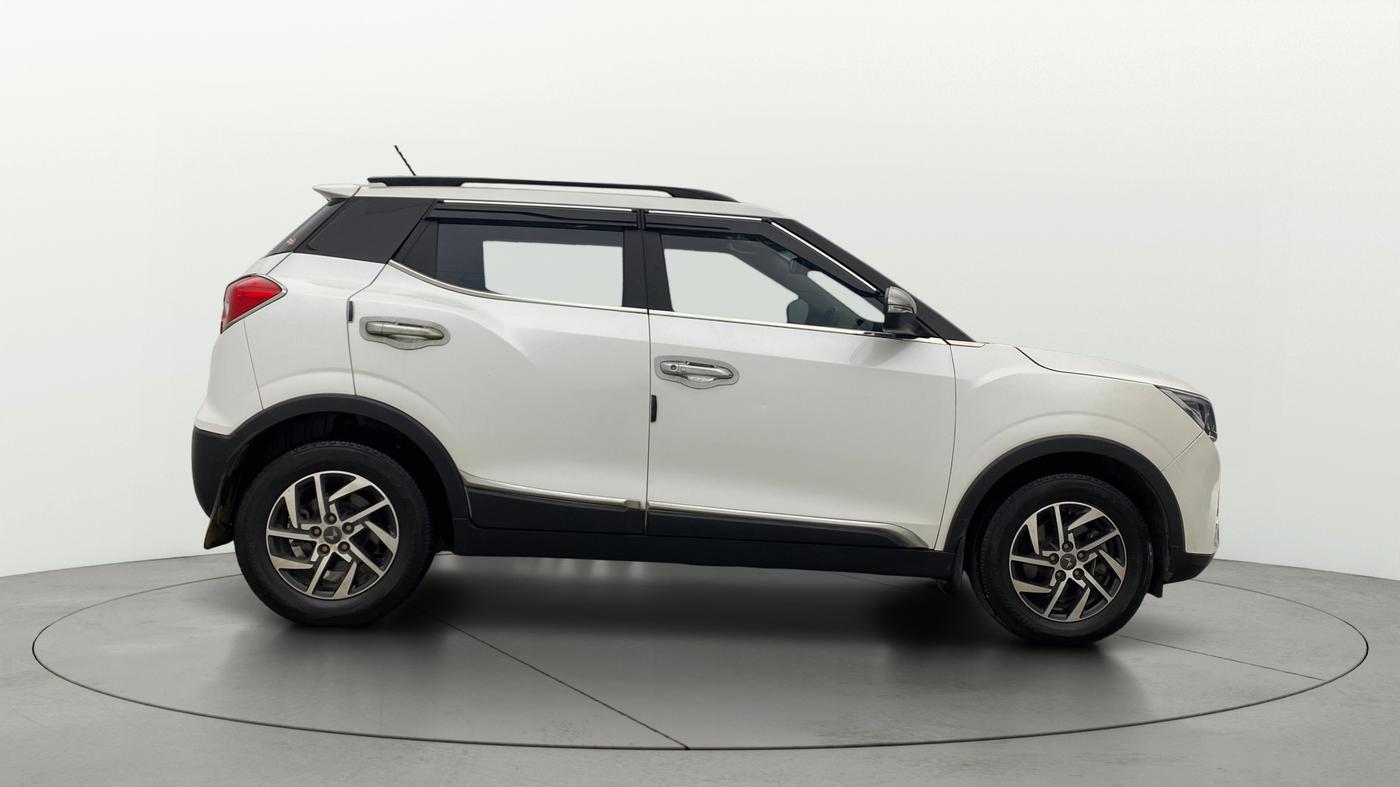 2024 Mahindra XUV300 W8 (O) 1.2 PETROL AMT, Petrol, Automatic, 45,360 km, Right Side View