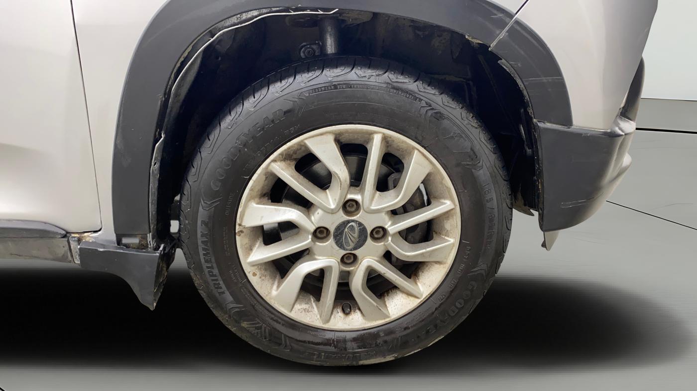 2016 Mahindra Kuv100 K8 6 STR, Petrol, Manual, 62,940 km, Right Front Wheel
