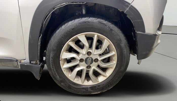 2016 Mahindra Kuv100 K8 6 STR, Petrol, Manual, 62,940 km, Right Front Wheel