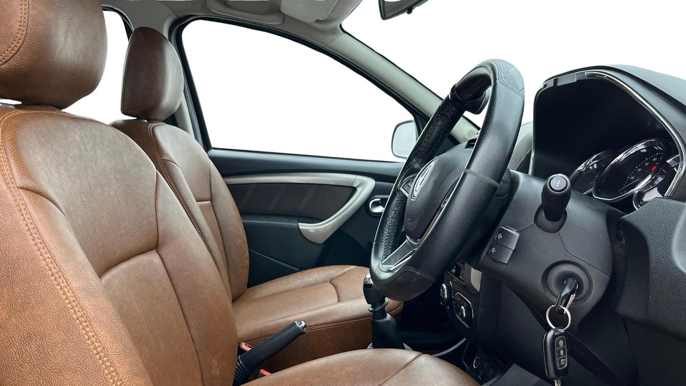 2021 Renault Duster RXZ 1.3 TURBO PETROL MT, Petrol, Manual, 88,977 km, Right Side Front Door Cabin