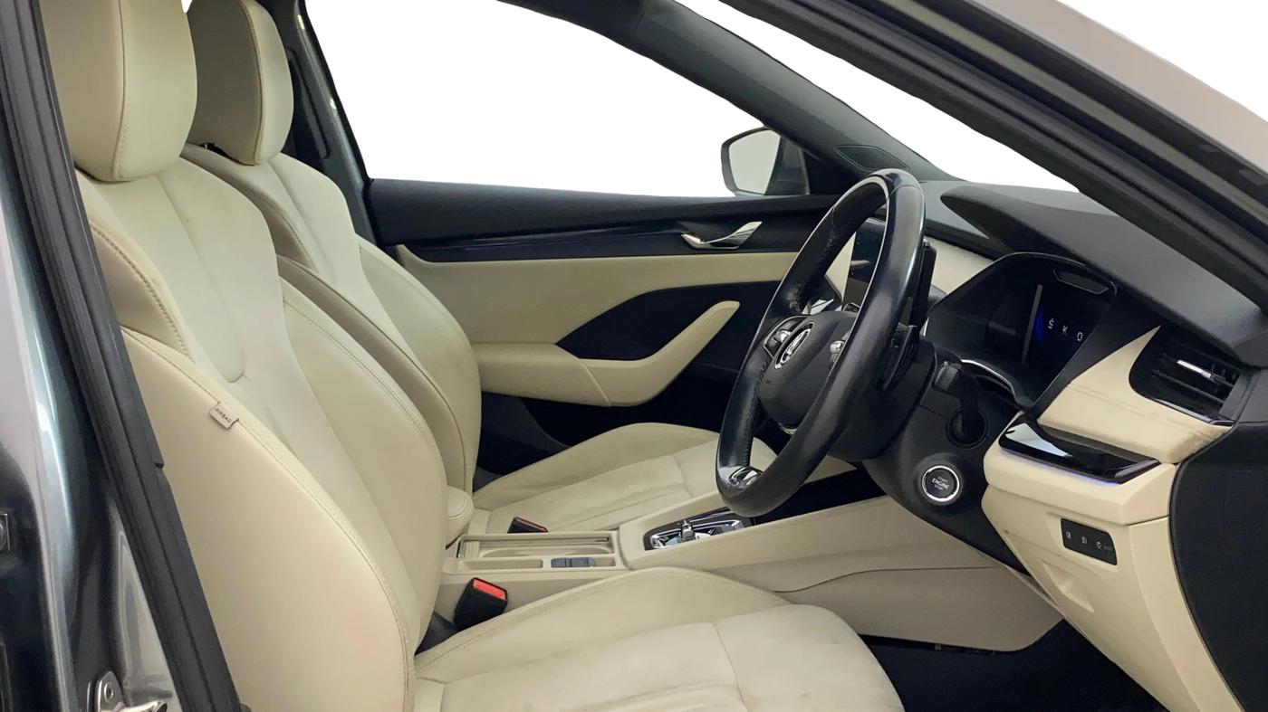 2022 Skoda Octavia L&K 2.0 AT, Petrol, Automatic, 33,747 km, Right Side Front Door Cabin