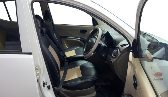 2013 Hyundai i10 ERA 1.1, CNG, Manual, 88,624 km, Right Side Front Door Cabin