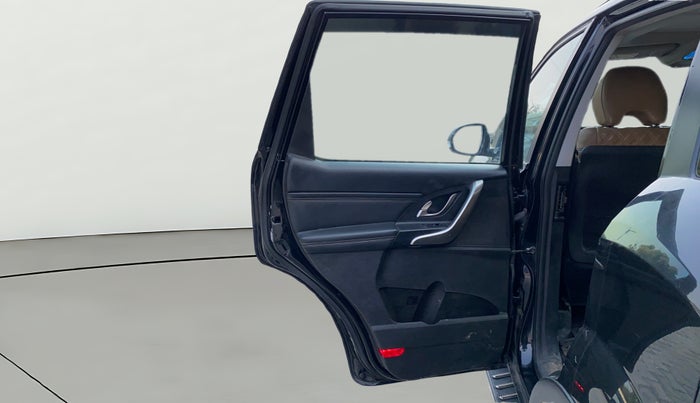 2021 Mahindra XUV500 W11 AT, Diesel, Automatic, 69,965 km, LHS Rear Door