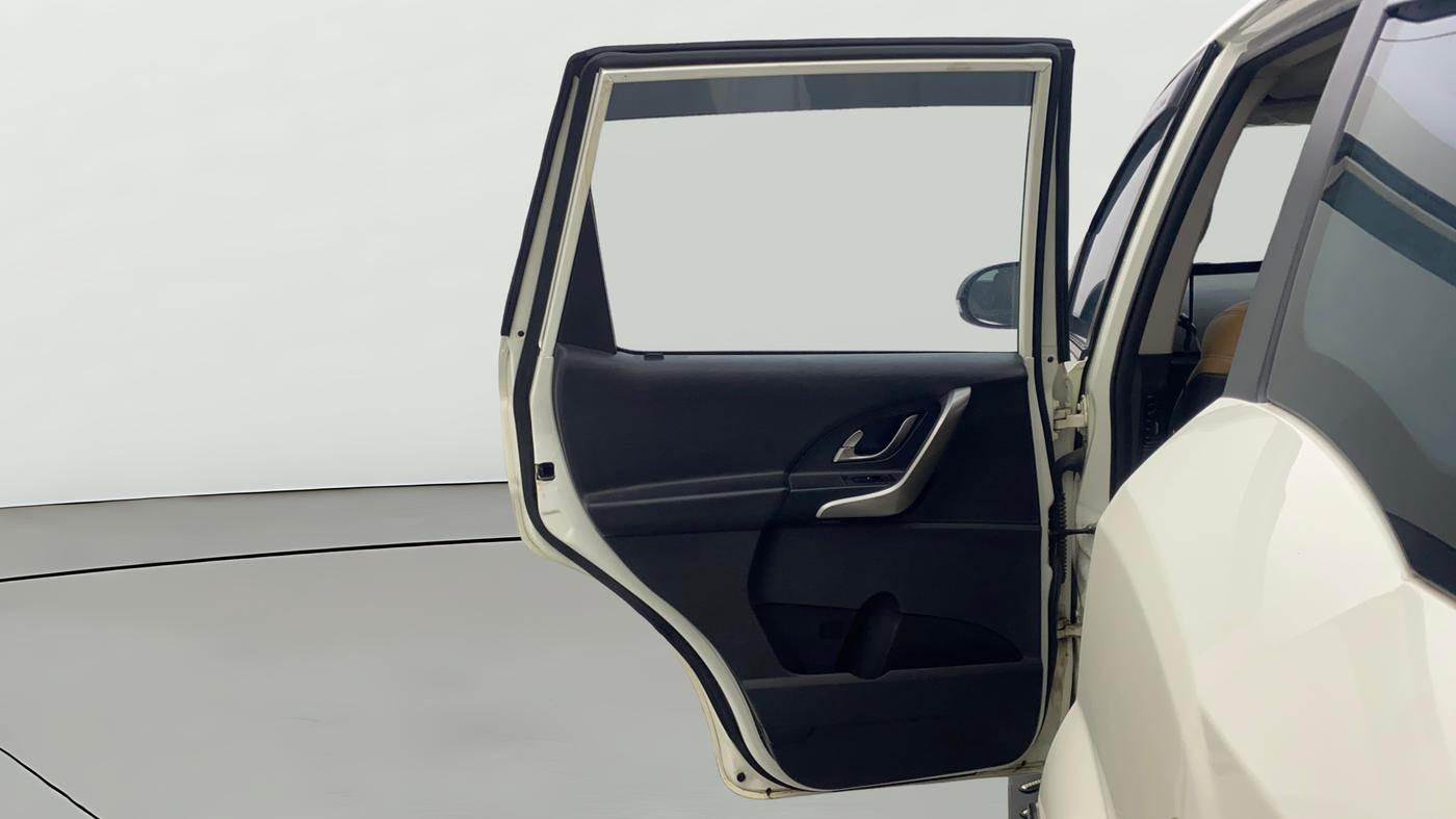 2020 Mahindra XUV500 W9, Diesel, Manual, 78,213 km, LHS Rear Door