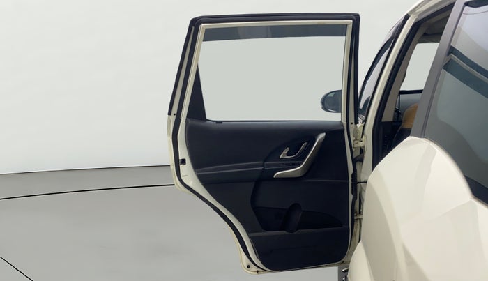 2020 Mahindra XUV500 W9, Diesel, Manual, 78,213 km, LHS Rear Door