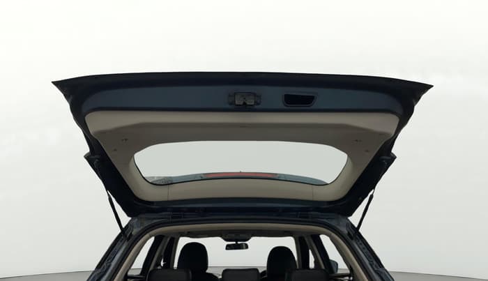2021 Mahindra XUV300 W8 1.5 DIESEL, Diesel, Manual, 92,815 km, Boot Door Open