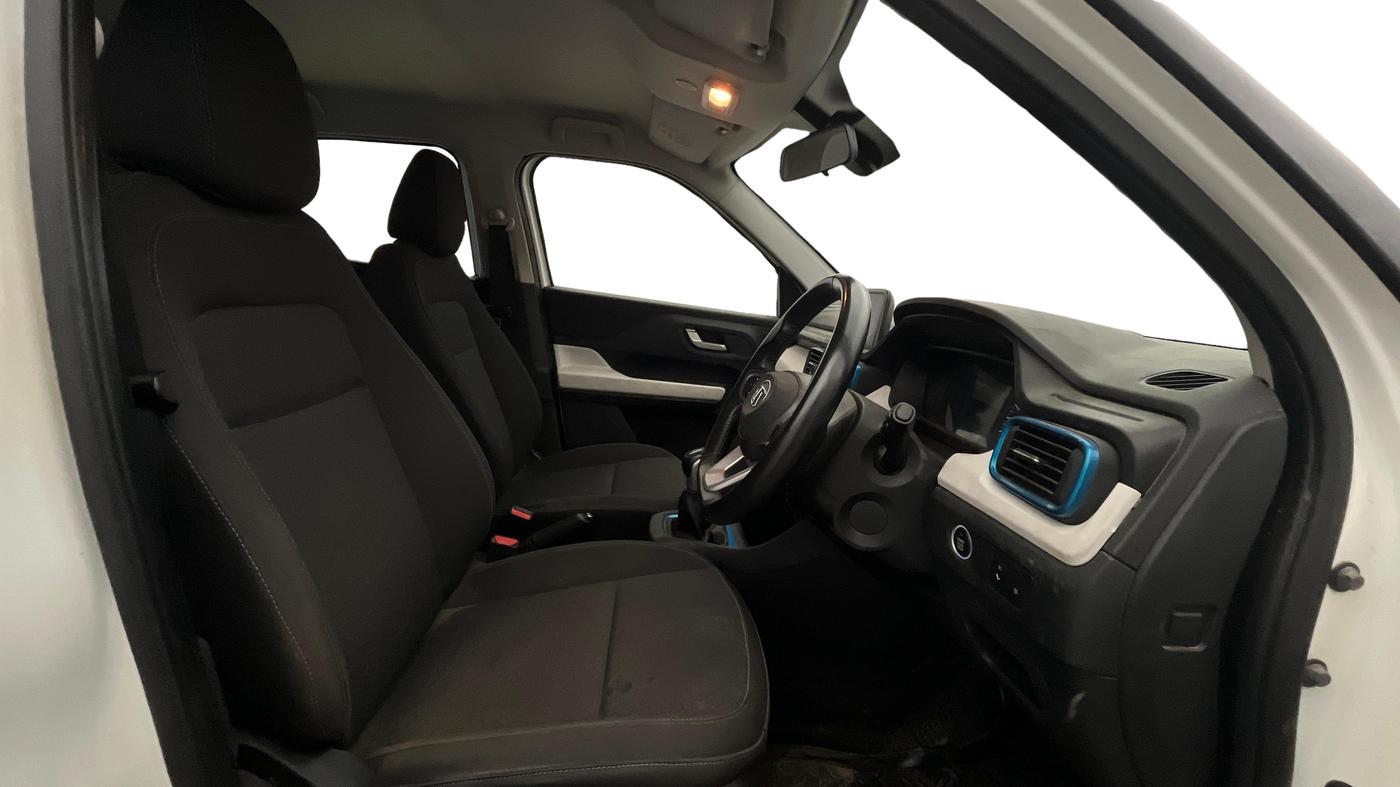 2023 Tata PUNCH CREATIVE  MT, Petrol, Manual, 15,089 km, Right Side Front Door Cabin