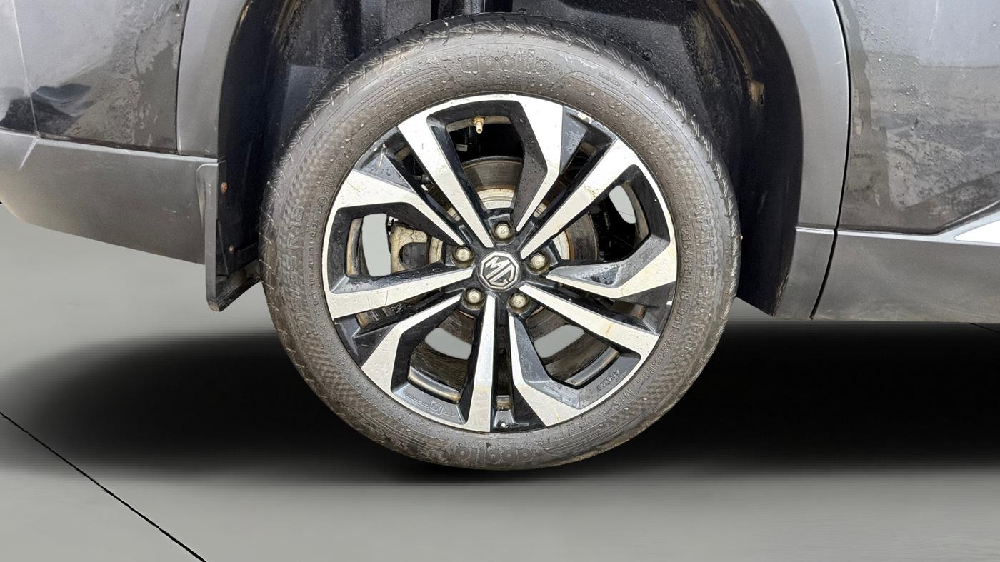 2024 MG HECTOR PLUS SHARP PRO 1.5 TURBO MT 7 STR, Petrol, Manual, 13,842 km, Right Rear Wheel