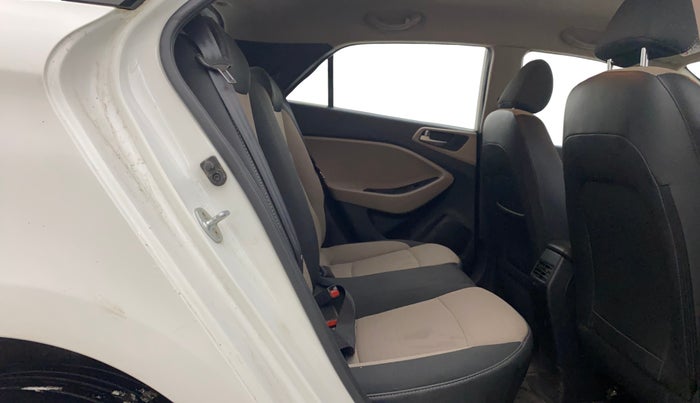 2016 Hyundai Elite i20 SPORTZ 1.2, Petrol, Manual, 1,05,342 km, Right Side Rear Door Cabin