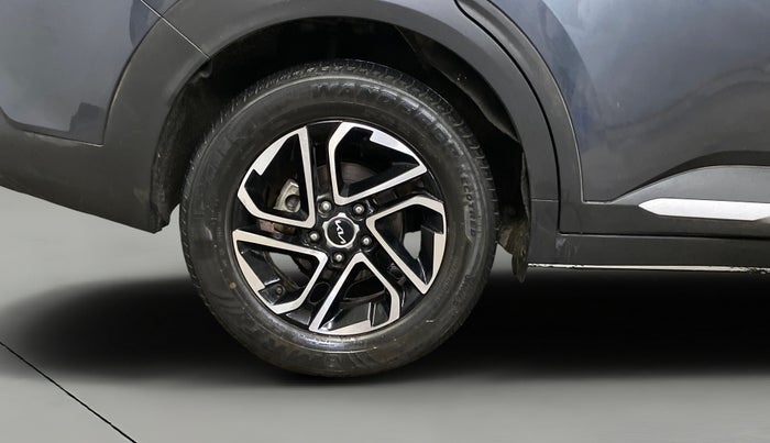 2023 KIA CARENS LUXURY PLUS 1.5 TURBO PETROL DCT 7 STR, Petrol, Automatic, 35,854 km, Right Rear Wheel