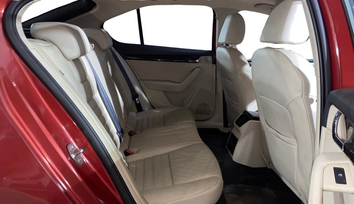 2016 Skoda Octavia STYLE PLUS AT 1.8 TSI, Petrol, Automatic, 53,253 km, Right Side Rear Door Cabin